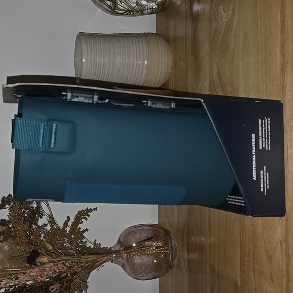 YETI Large Rambler Bottle Sling in Agave Teal NWT In Original Packaging - Picture 2 of 5
